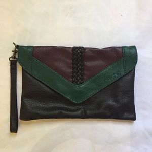 Dakine clutch with wrist strap